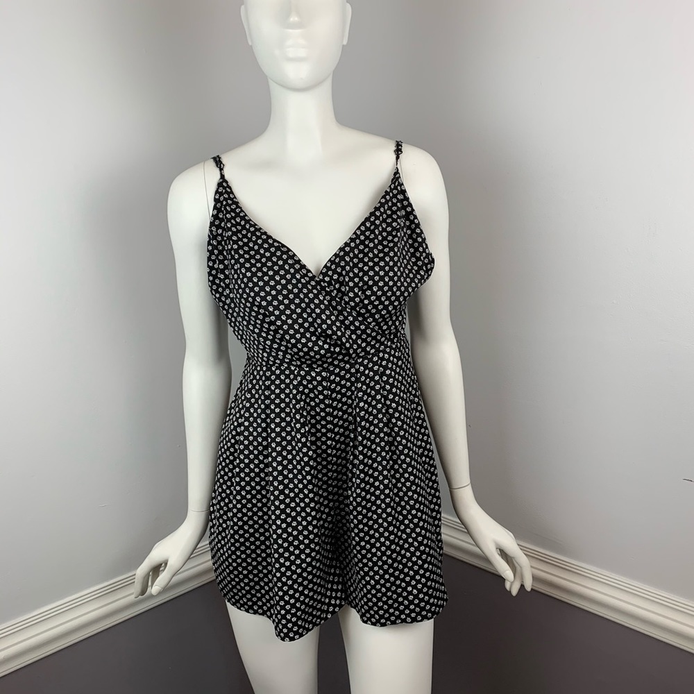 Hommage‎ Black & White Floral Romper - Medium